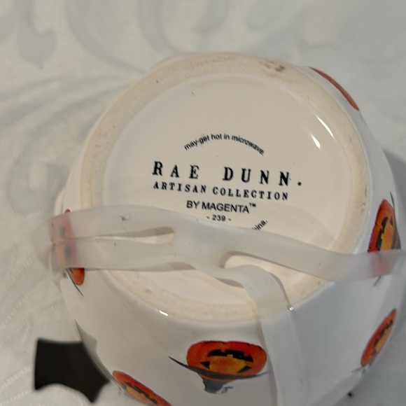 Rae Dunn Halloween Set of Measuring Cups - Picture 4 of 5